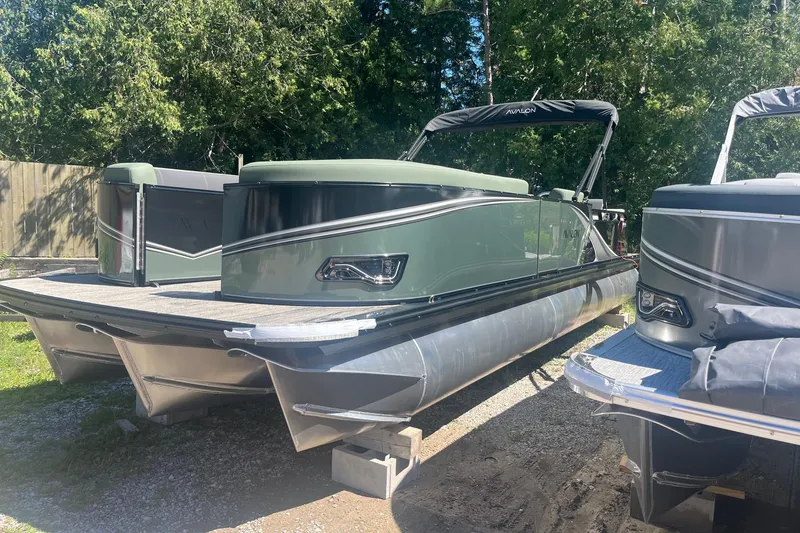 Slide: The Image of 2026 Avalon 25 LSZ Versatile Rear Lounger pontoon boat in outdoor setting. - 11
