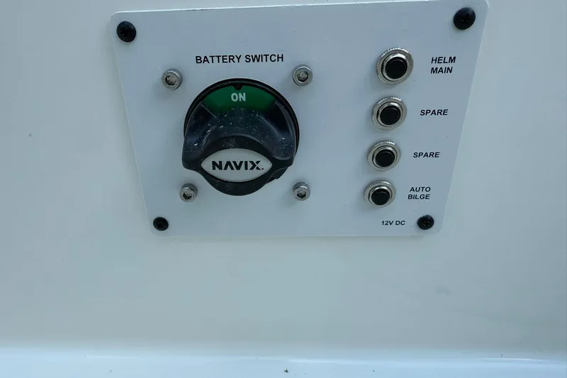 Slide: The Image of Battery switch panel on 2025 Bayliner V20i boat with Navix controls. - 9