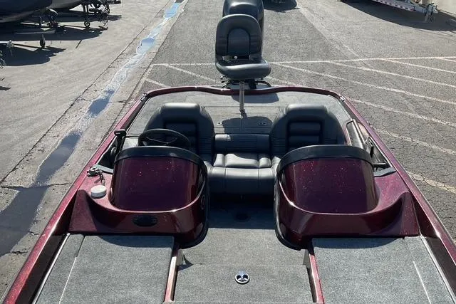 Slide: The Image of 2000 Ranger 518SVX Comanche boat interior with dual consoles and seating. - 10