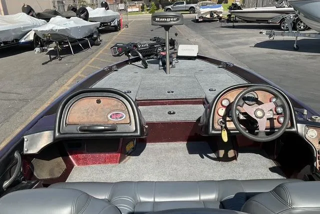 Slide: The Image of 2000 Ranger 518SVX Comanche boat interior with steering wheel and dashboard controls. - 12