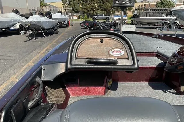 Slide: The Image of 2000 Ranger 518SVX Comanche boat interior with dashboard and seating in a marina setting. - 17