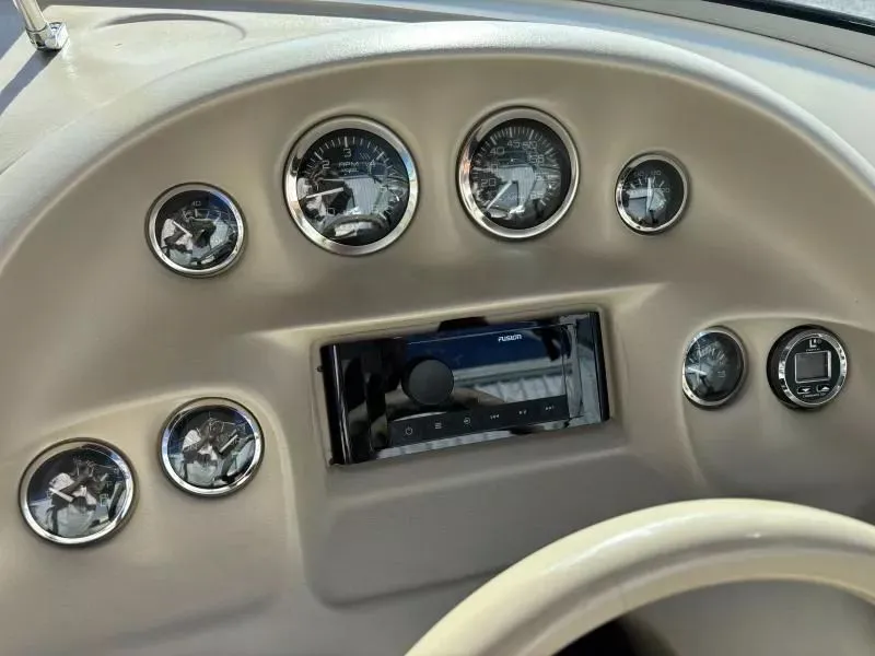 Slide: The Image of Sea Ray 210 Bow Rider 1998 - 15