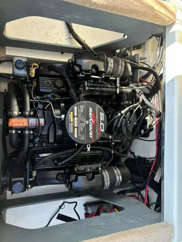 Slide: The Image of Sea Ray 210 Bow Rider 1998 - 16