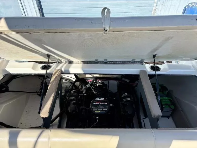 Slide: The Image of Sea Ray 210 Bow Rider 1998 - 17