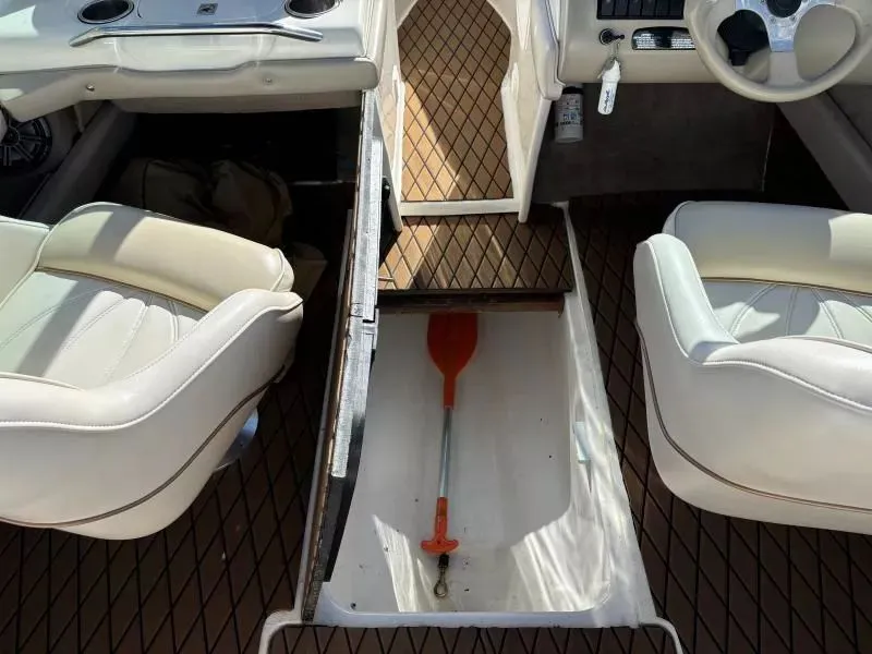 Slide: The Image of Sea Ray 210 Bow Rider 1998 - 22