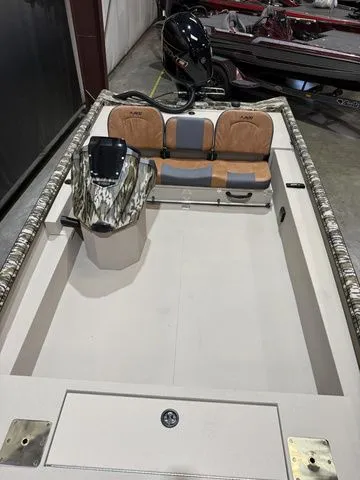 Slide: The Image of Avid Rogue 18 SC W/Yamaha 115 "SHO" 2026 - 9