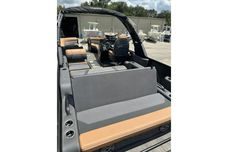 Slide: The Image of 2026 Viaggio Diamante 24 S boat interior with luxurious seating and modern design. - 25