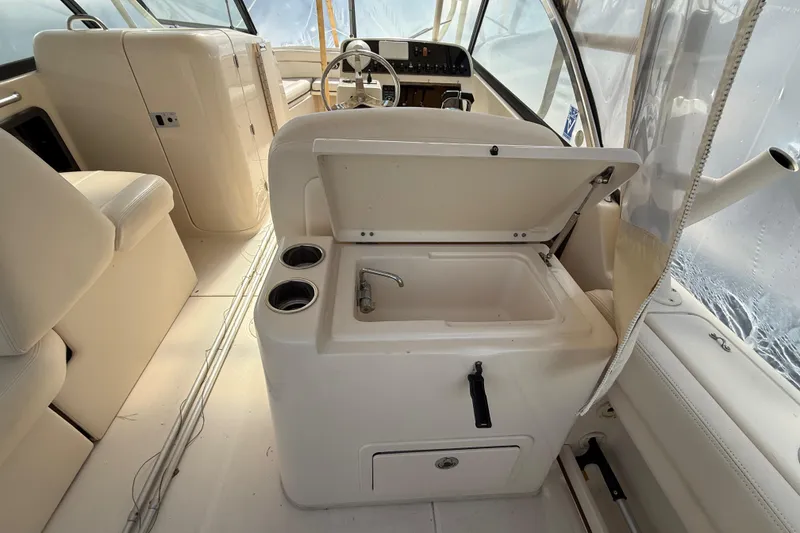 Slide: The Image of 2015 Grady-White Freedom 285 boat interior with sink and steering wheel. - 20