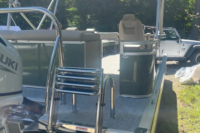 Slide: The Image of 2026 Avalon 21 LSZ Cruise pontoon boat with Suzuki engine, parked outdoors. - 7