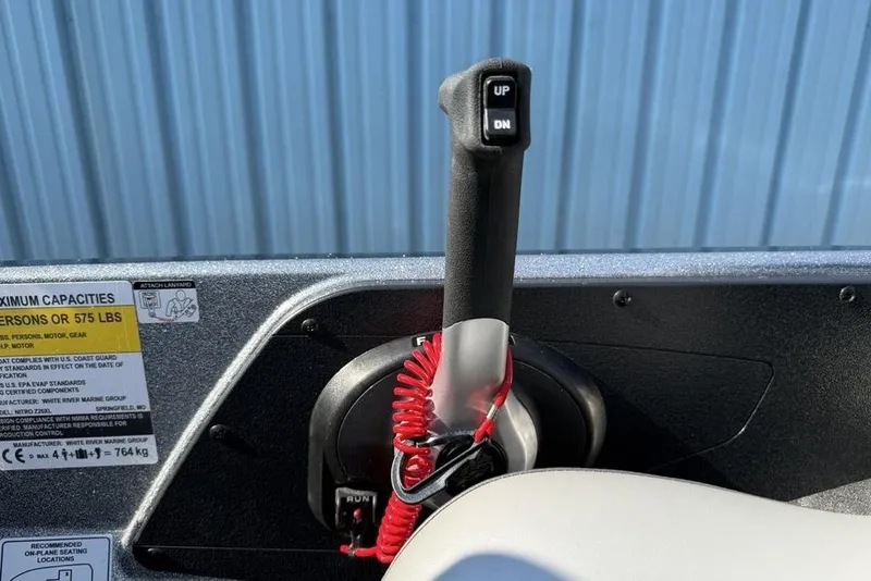 Slide: The Image of Throttle control of 2026 Nitro Z20 XL Pro boat with safety lanyard and capacity label. - 18