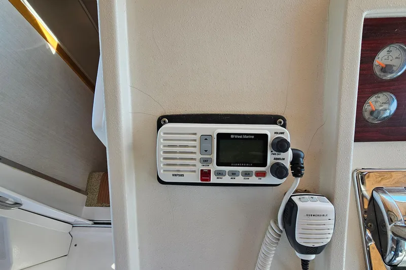 Slide: The Image of VHF radio system on 1995 Cruisers Yachts 3775 Esprit dashboard. - 17