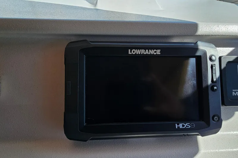 Slide: The Image of Lowrance HDS9 marine display on 1995 Cruisers Yachts 3775 Esprit dashboard. - 18