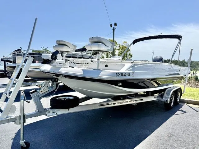 Slide: The Image of Hurricane SunDeck Sport 201 OB 2023 - 8