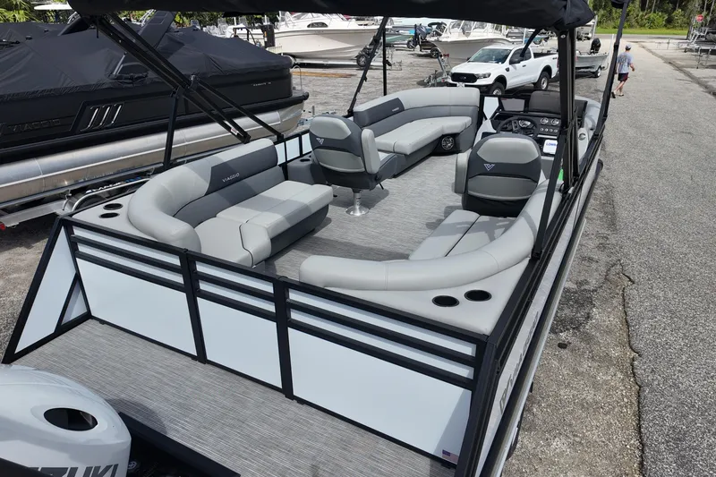 Slide: The Image of 2026 Viaggio Lago V 20 U pontoon boat with spacious seating and modern design. - 10