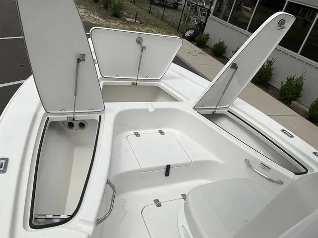 Slide: The Image of Sea Pro 230 Bay Boat 2026 - 4