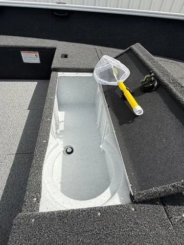 Slide: The Image of Lund 1650 Rebel XL Tiller 2026 - 6