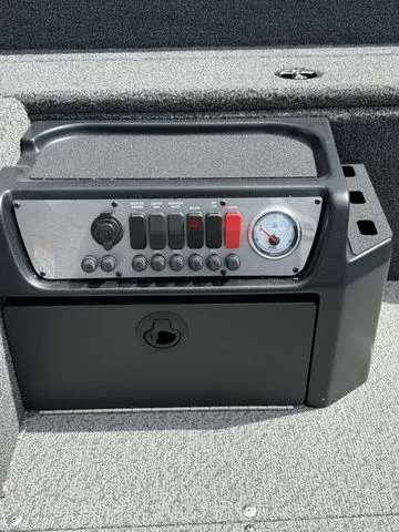 Slide: The Image of Lund 1650 Rebel XL Tiller 2026 - 8