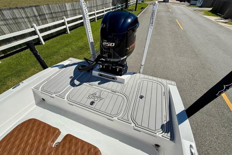 Slide: The Image of 2022 Shallow Sport 24 Modified V boat with Yamaha 250 engine on a sunny day. - 7