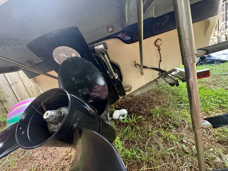 Slide: The Image of Bayliner Discovery 210 2007 - 10