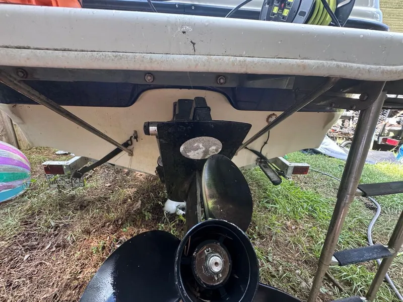 Slide: The Image of Bayliner Discovery 210 2007 - 11