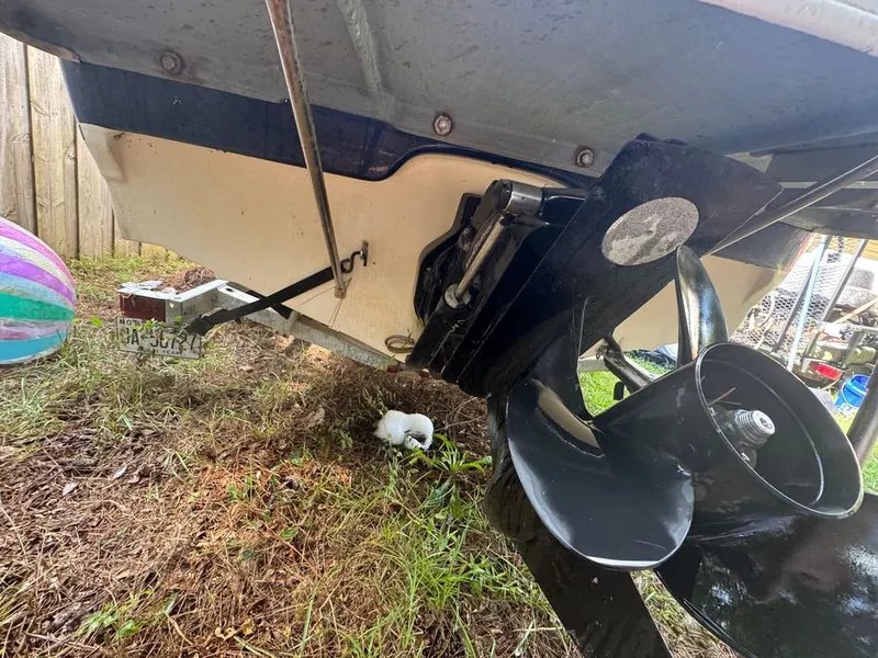 Slide: The Image of Bayliner Discovery 210 2007 - 12