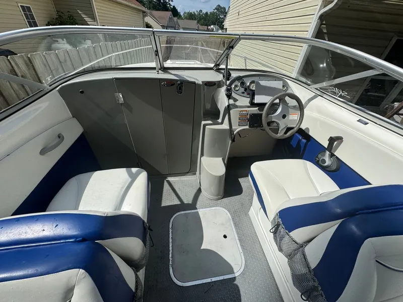 Slide: The Image of Bayliner Discovery 210 2007 - 17