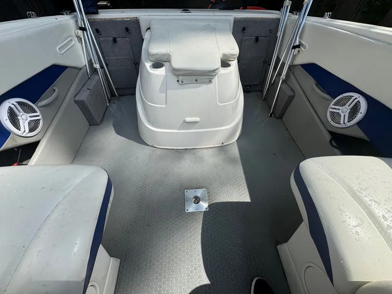 Slide: The Image of Bayliner Discovery 210 2007 - 18