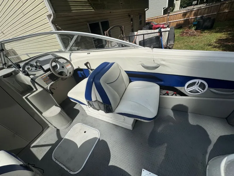 Slide: The Image of Bayliner Discovery 210 2007 - 19