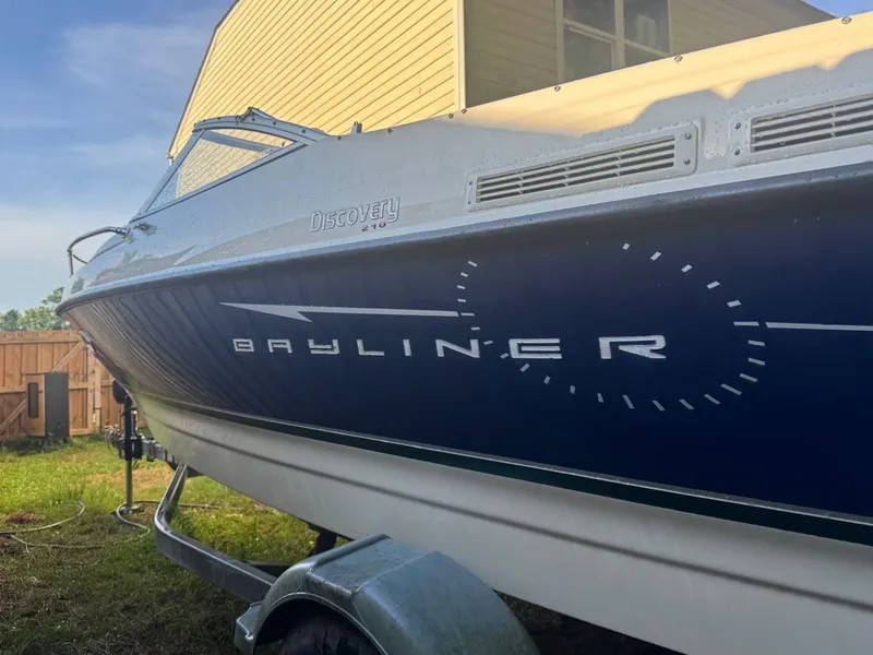 Slide: The Image of Bayliner Discovery 210 2007 - 9