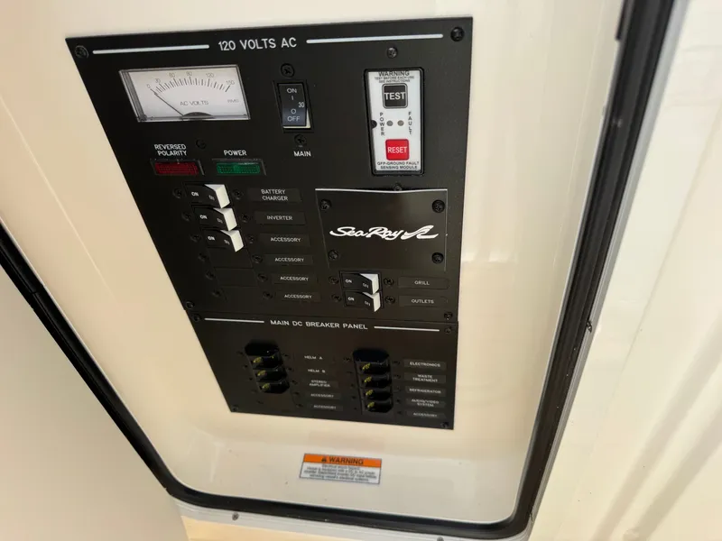 Slide: The Image of Sea Ray SLX 310 2022 - 100