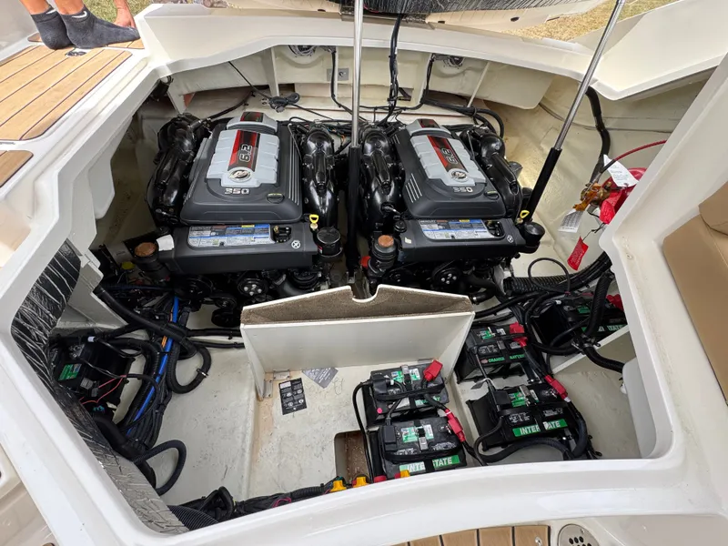 Slide: The Image of Sea Ray SLX 310 2022 - 102