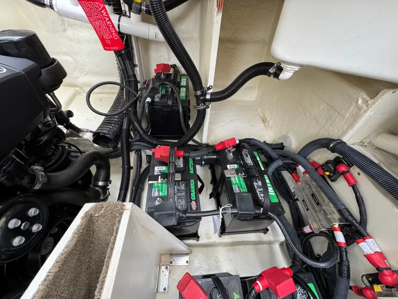 Slide: The Image of Sea Ray SLX 310 2022 - 104