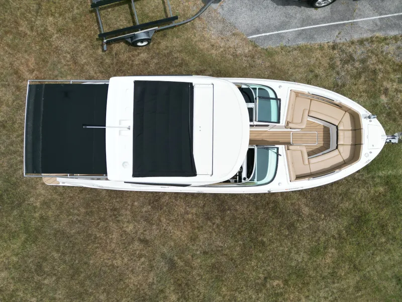 Slide: The Image of Sea Ray SLX 310 2022 - 107