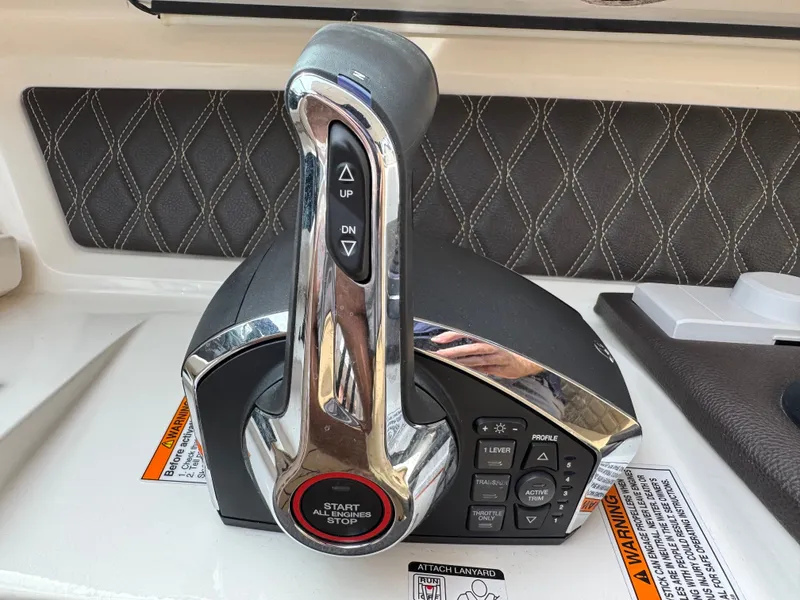 Slide: The Image of Throttle control panel of 2022 Sea Ray SLX 310 boat with start/stop button. - 36