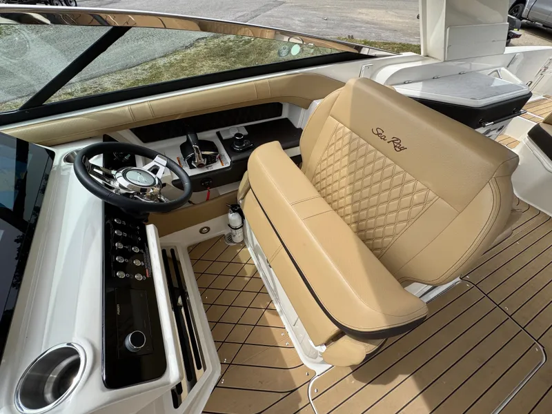 Slide: The Image of Sea Ray SLX 310 2022 - 50