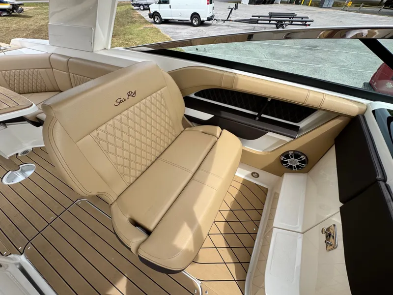 Slide: The Image of Sea Ray SLX 310 2022 - 58