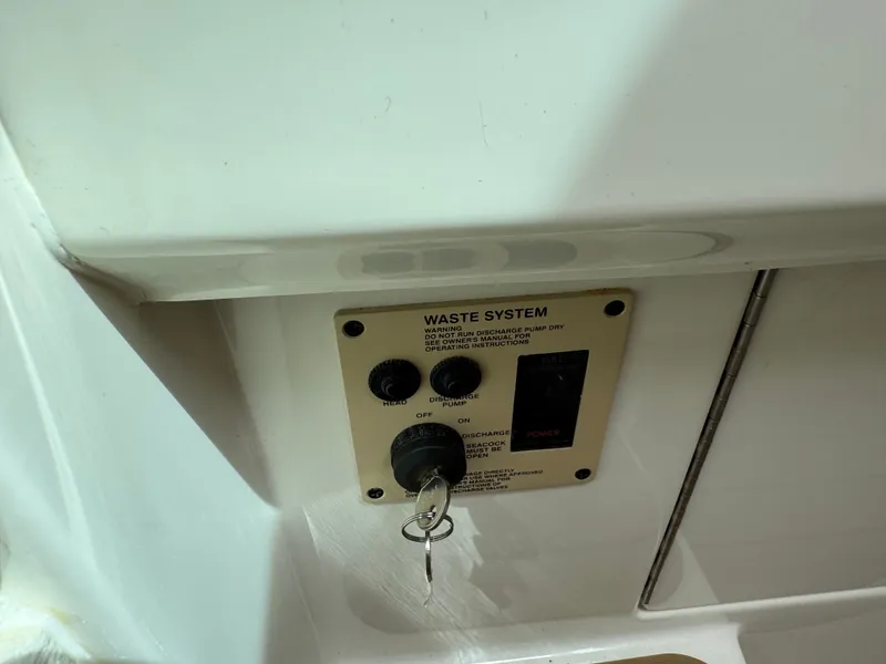 Slide: The Image of Sea Ray SLX 310 2022 - 63