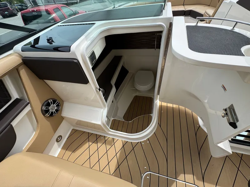 Slide: The Image of Sea Ray SLX 310 2022 - 66
