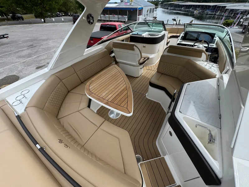 Slide: The Image of Sea Ray SLX 310 2022 - 67