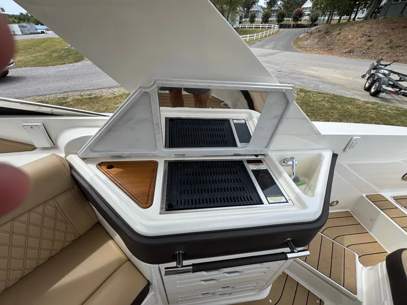 Slide: The Image of Sea Ray SLX 310 2022 - 68
