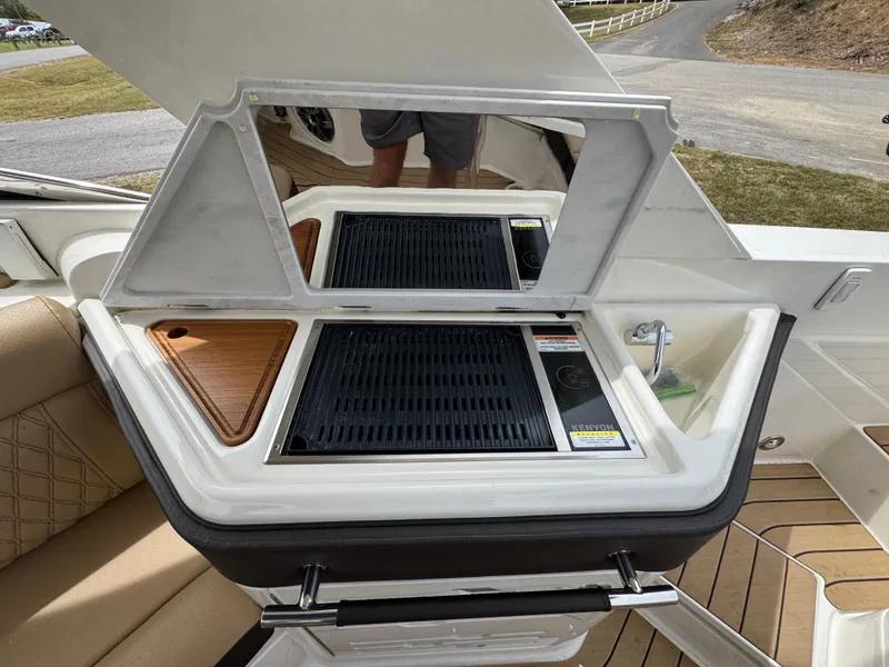 Slide: The Image of Sea Ray SLX 310 2022 - 71