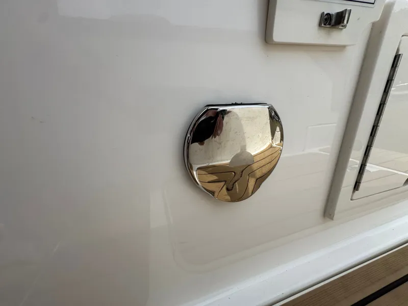 Slide: The Image of Sea Ray SLX 310 2022 - 72