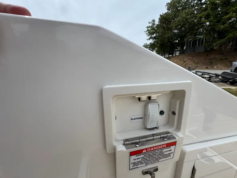 Slide: The Image of Sea Ray SLX 310 2022 - 73