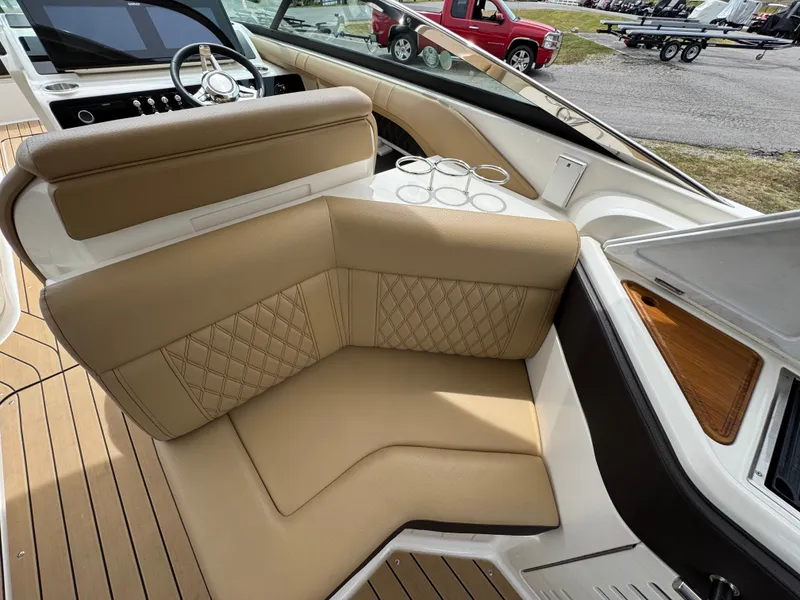 Slide: The Image of Sea Ray SLX 310 2022 - 75