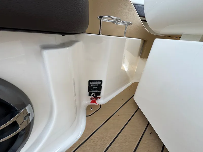 Slide: The Image of Sea Ray SLX 310 2022 - 77