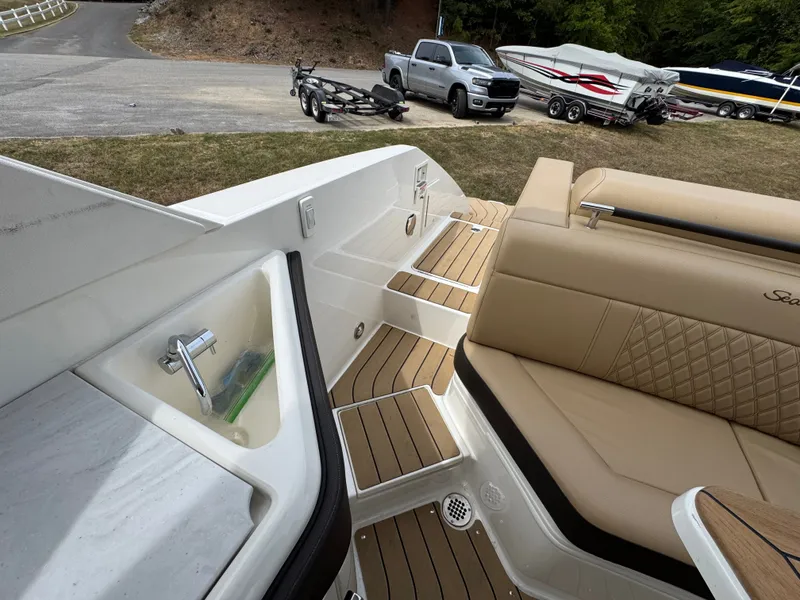 Slide: The Image of Sea Ray SLX 310 2022 - 79