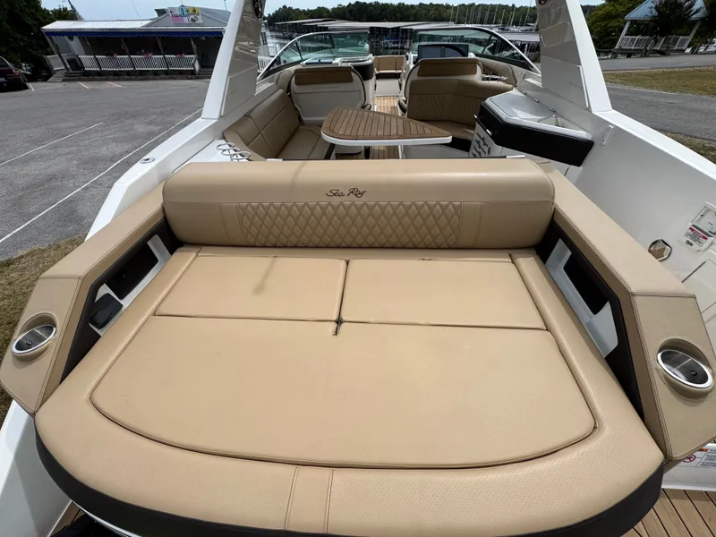Slide: The Image of Sea Ray SLX 310 2022 - 80