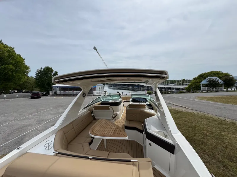 Slide: The Image of Sea Ray SLX 310 2022 - 82