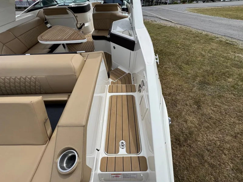 Slide: The Image of Sea Ray SLX 310 2022 - 83