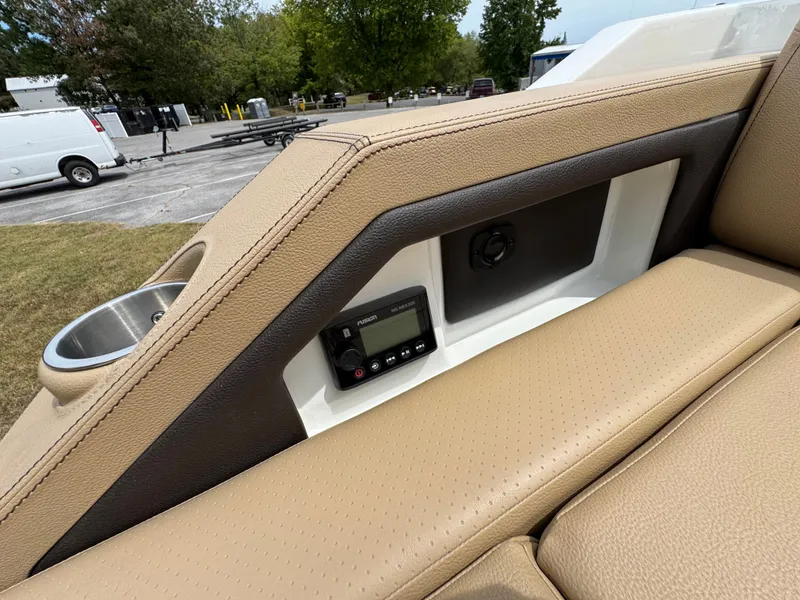 Slide: The Image of Sea Ray SLX 310 2022 - 87